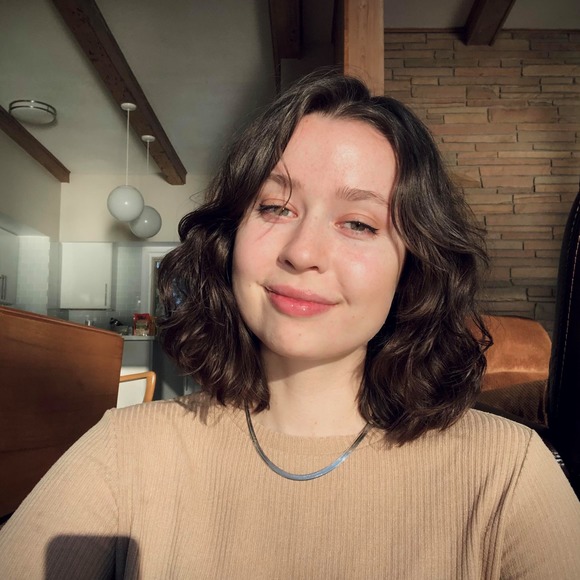 Profile Picture of Clare Kucera (@cvkucera) on Poshmark