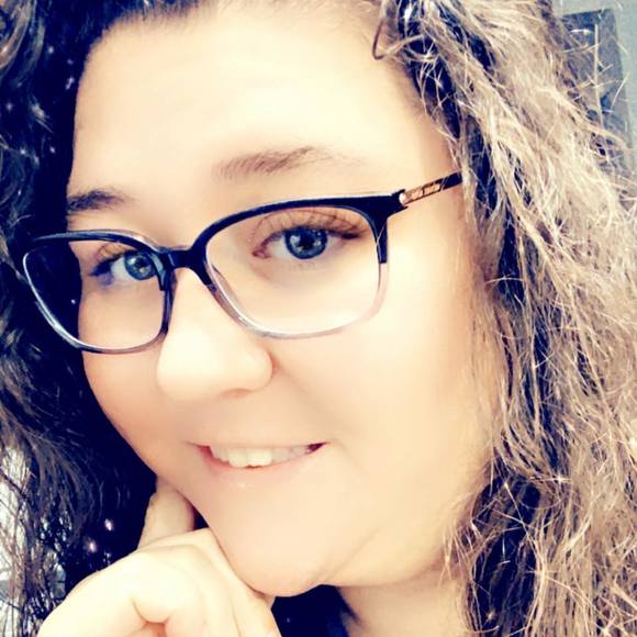 Profile Picture of Virginia Andrews (@hopeslitworld21) on Poshmark