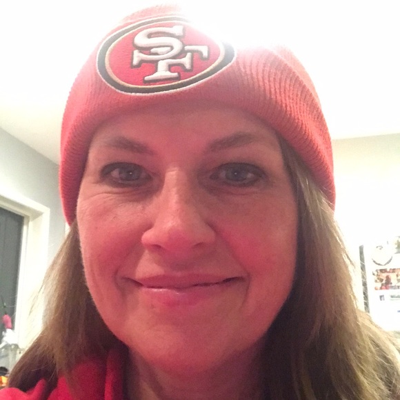 Profile Picture of Shannon Schmidtke (@smschmidtke) on Poshmark