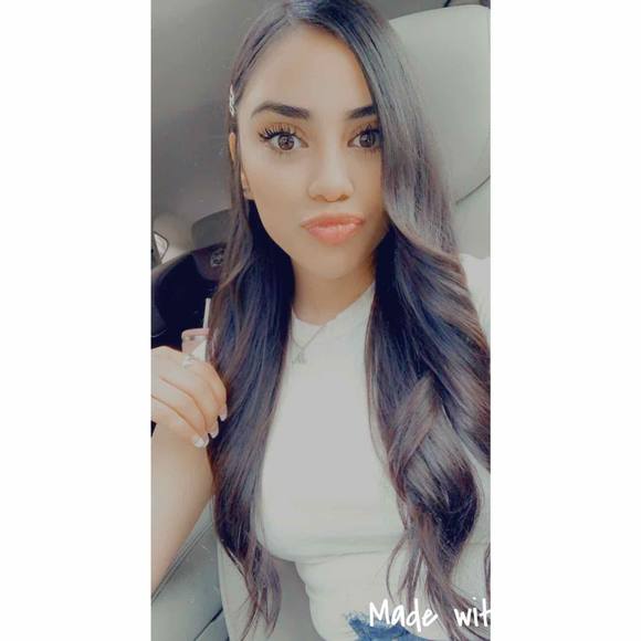 Profile Picture of Samantha Leija (@samanthaleija) on Poshmark