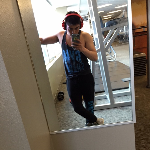 Profile Picture of Rony Esau (@ronyesau) on Poshmark