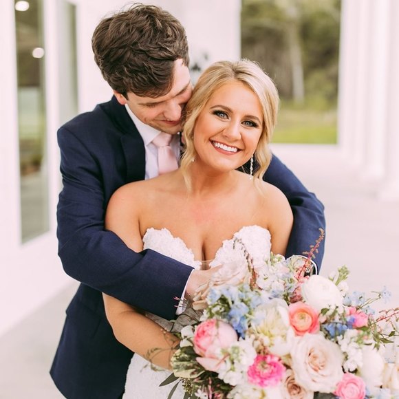 Profile Picture of Bailey Freyaldenhoven (@bay_frey) on Poshmark