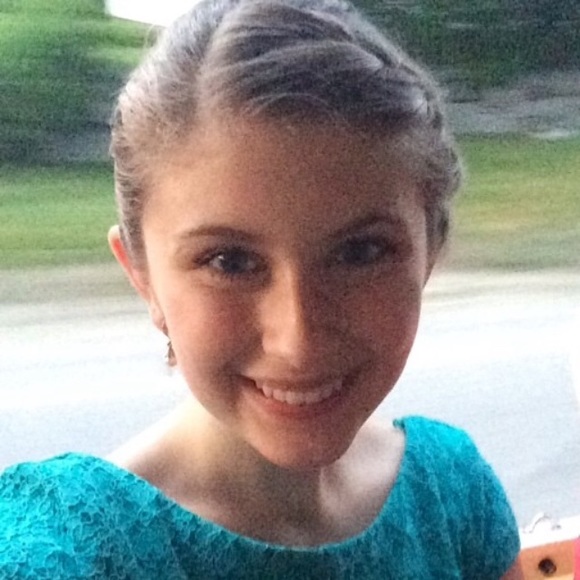 Profile Picture of Kianna Crooker (@kiannasnow) on Poshmark