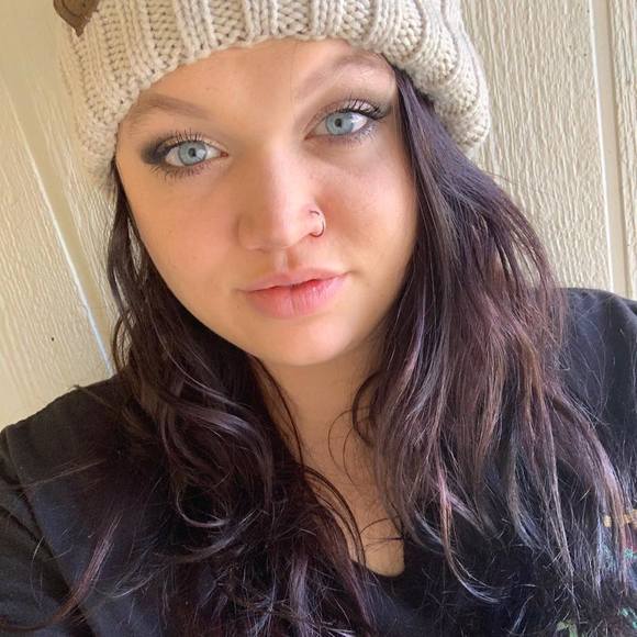 Profile Picture of Mariah Haws (@mariahhaws) on Poshmark