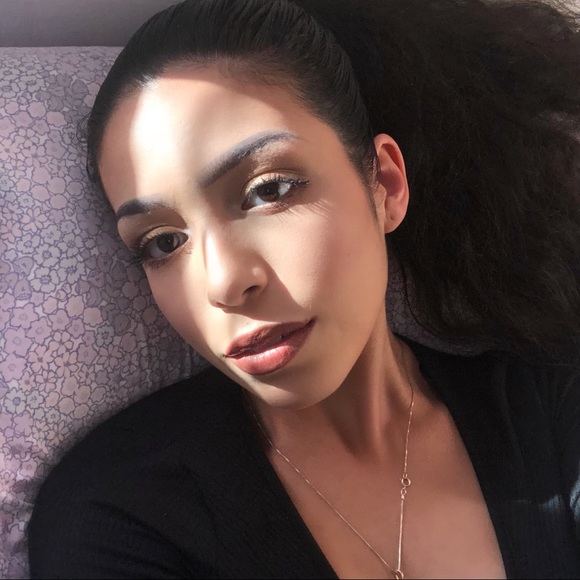 Profile Picture of Victoria Attallah (@vattallah) on Poshmark