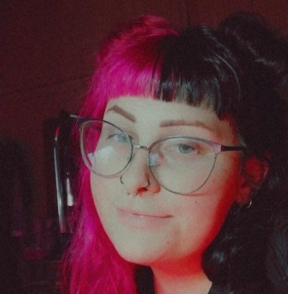 Profile Picture of Maddy Rachow (@maddyrachow) on Poshmark