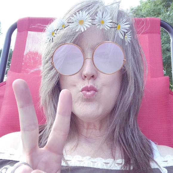 Profile Picture of Lisa Wheeler (@llw61) on Poshmark