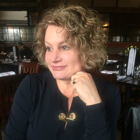 Profile Picture of Kristina Bardinelli (@kbardinelli) on Poshmark