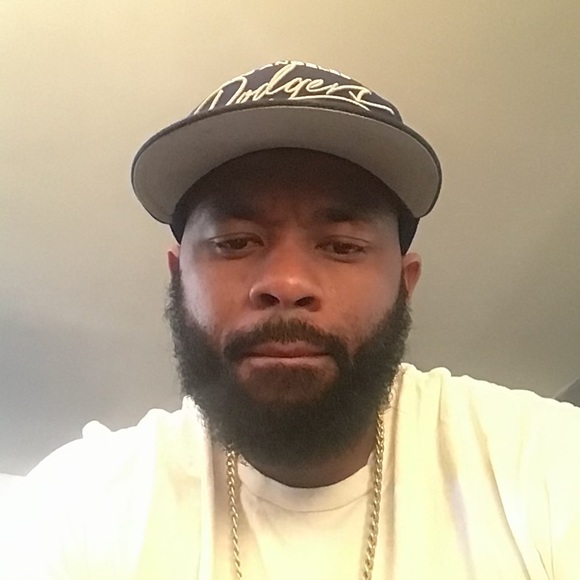 Profile Picture of Darrell Bevans (@leetoe24) on Poshmark