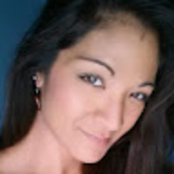 Profile Picture of Daniella Linnell (@dwlinnell) on Poshmark