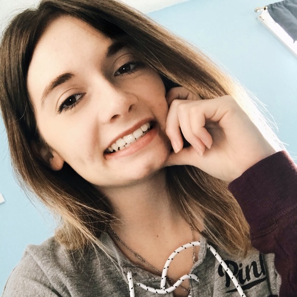 Profile Picture of Hailey Reeves (@hailey_reeves20) on Poshmark