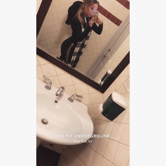 Sofia Hinchman - Poshmark Profile Picture of Sofia Hinchman (@sofia_lizz) on Poshmark