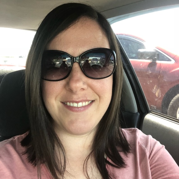 Profile Picture of Emma Chirchirillo (@emeli527) on Poshmark