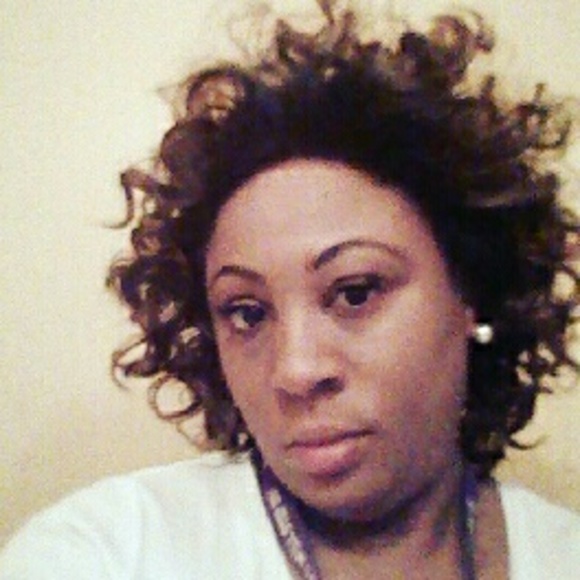 Profile Picture of Sharron Curtis (@sharron0101) on Poshmark