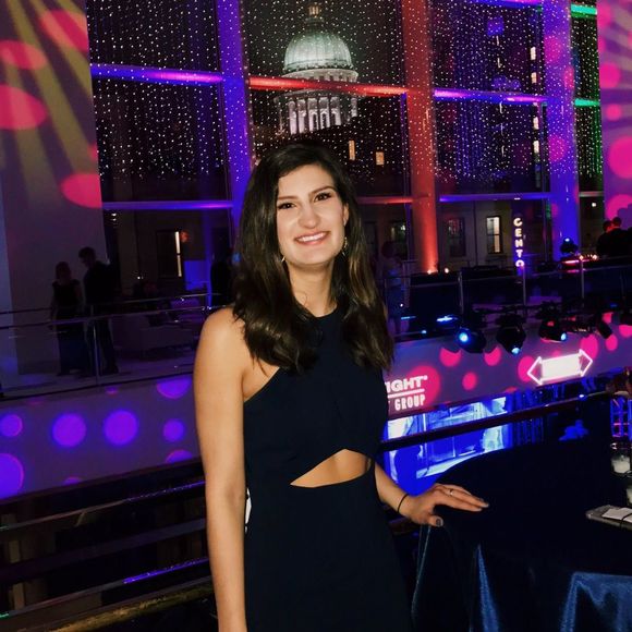 Profile Picture of Sarah Bogaards (@sarahbogaards) on Poshmark