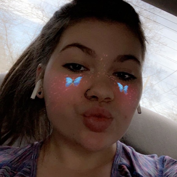 Profile Picture of Leah Nadeau (@lmnadeau4) on Poshmark