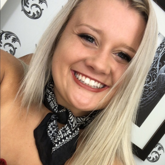 Melissa Freymann - Poshmark Profile Picture of Melissa Freymann (@melfreymann) on Poshmark