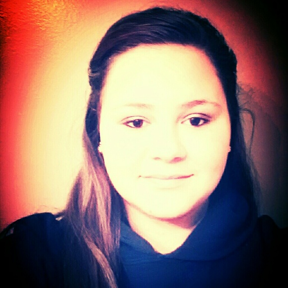 Profile Picture of Madisyn Duhon (@madisyn67) on Poshmark