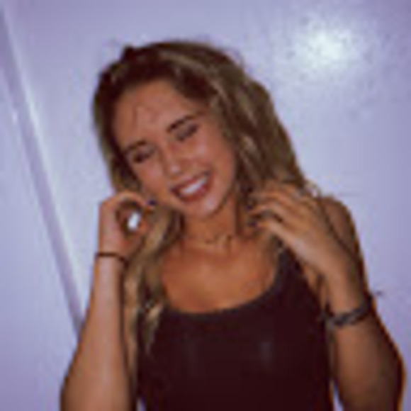 Profile Picture of Ansley Mealor (@ansleymealor) on Poshmark