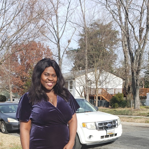 Profile Picture of Angela Emordi (@angelaemordi) on Poshmark