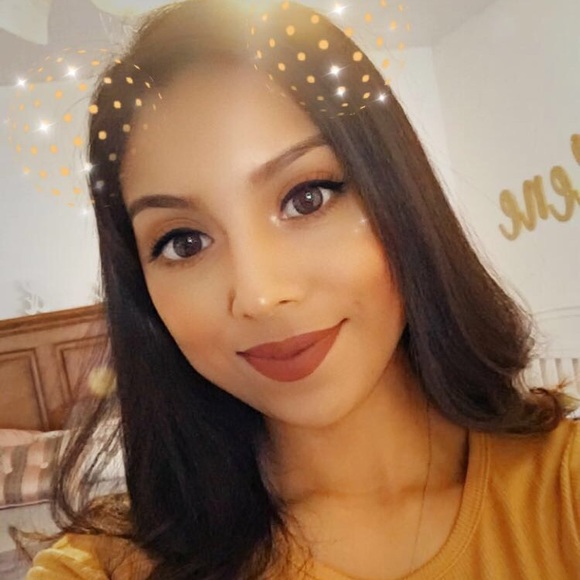 Profile Picture of Melissa Cedillo (@melissa_cedillo) on Poshmark