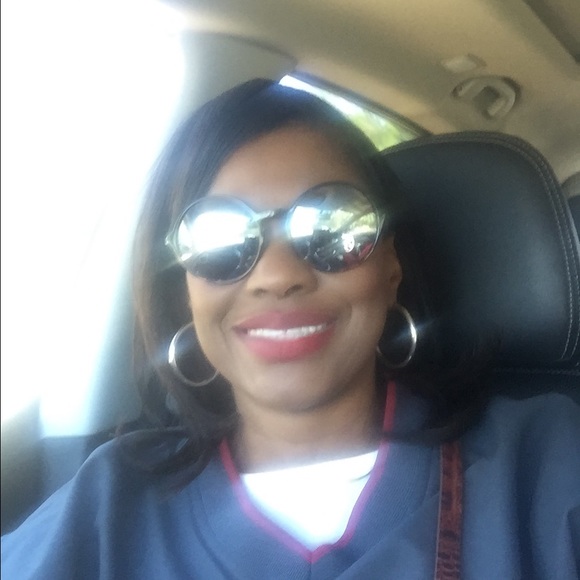 Profile Picture of Debbie Adams (@debbiedoll99) on Poshmark