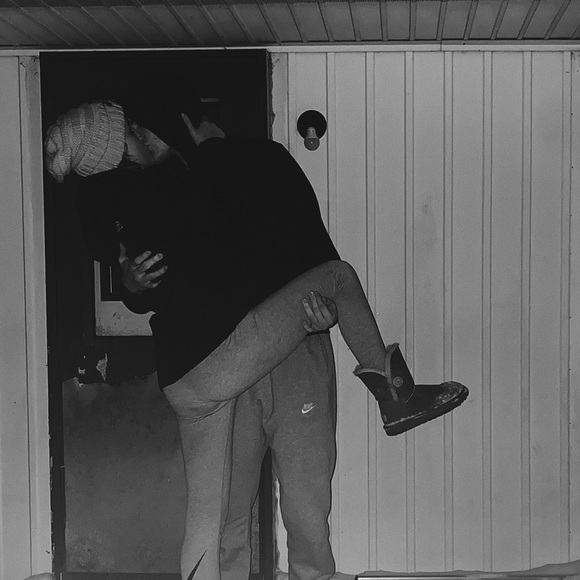 Profile Picture of Elizabeth Janusz (@elizabethjan370) on Poshmark