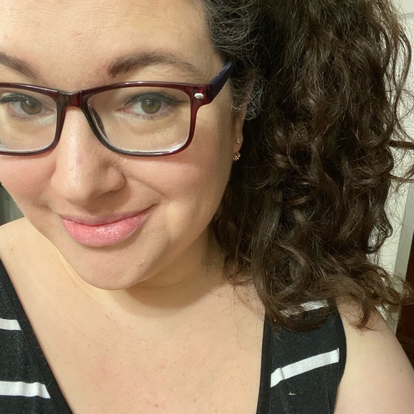 Profile Picture of Kimberly Fegadel (@bbjewelery) on Poshmark