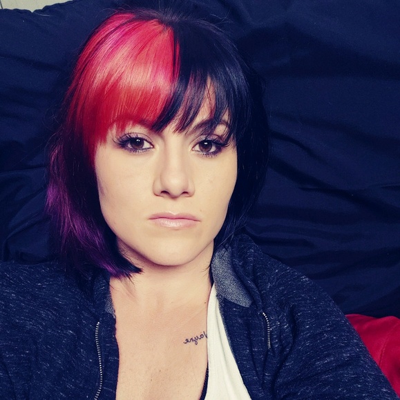 Profile Picture of Heather Oveson (@heather_oveson) on Poshmark