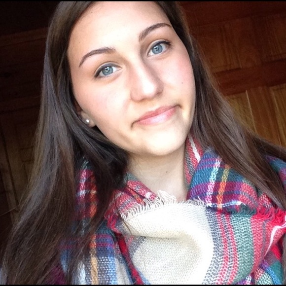 Profile Picture of Hope Craig (@hopecraig) on Poshmark