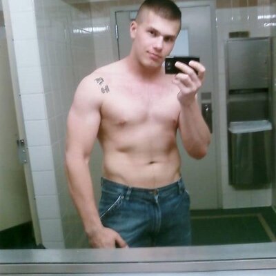 Profile Picture of Jonathan Crosson (@SemperFido88) on Twitter