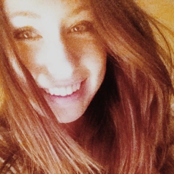 Profile Picture of Neve Teames (@nevet97) on Poshmark