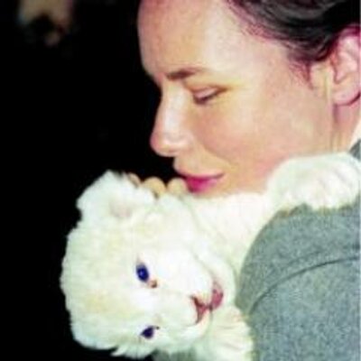 Profile Picture of Alysa Jones (@JonesAlysa) on Twitter