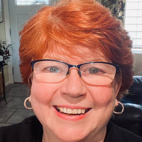 Profile Picture of Karen Recore (@queenb3261) on Poshmark