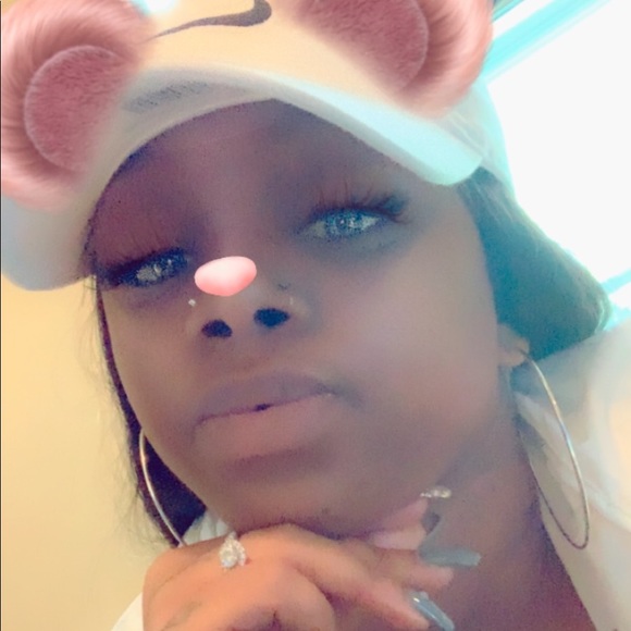 Profile Picture of Raquel Sutton (@raquel_sutton) on Poshmark