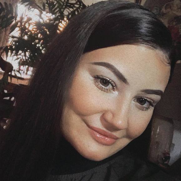 Profile Picture of Emilie Latosky (@emilielatosky) on Poshmark