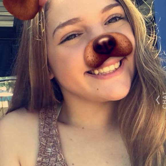 Profile Picture of Sarah James (@sarahjames01) on Poshmark