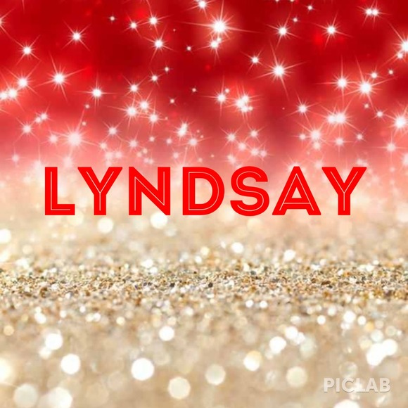 Profile Picture of Lyndsay Lazarcik (@lyndsaylazarcik) on Poshmark