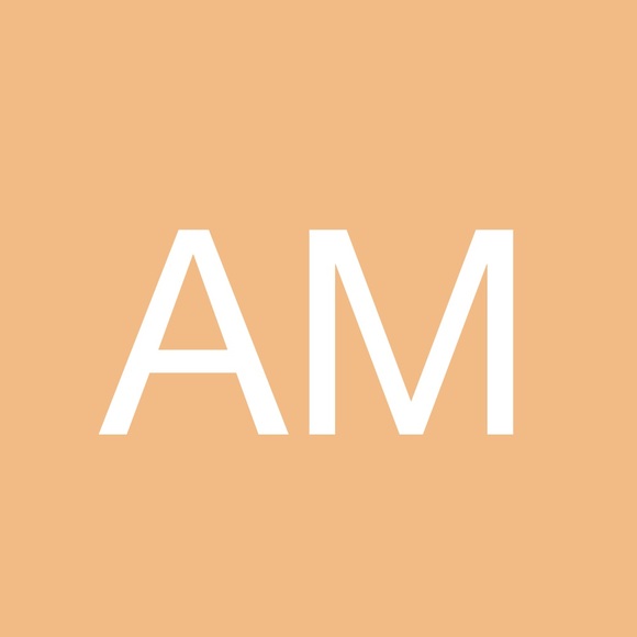 Profile Picture of Alice Moraga (@alirog) on Poshmark