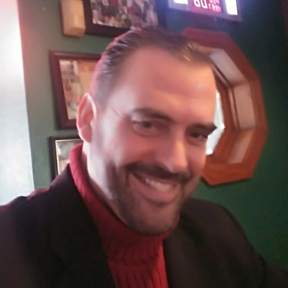 Profile Picture of Robert Wiltshire (@rwiltshire) on Poshmark