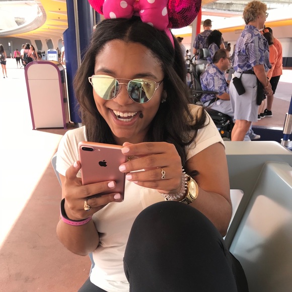 Profile Picture of Kendra Hooks (@kendrachooks) on Poshmark
