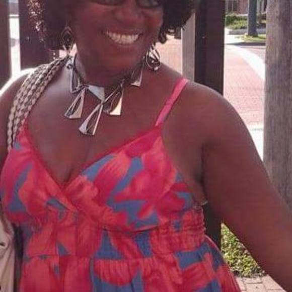 Profile Picture of Diane Dixon (@denise06513) on Poshmark