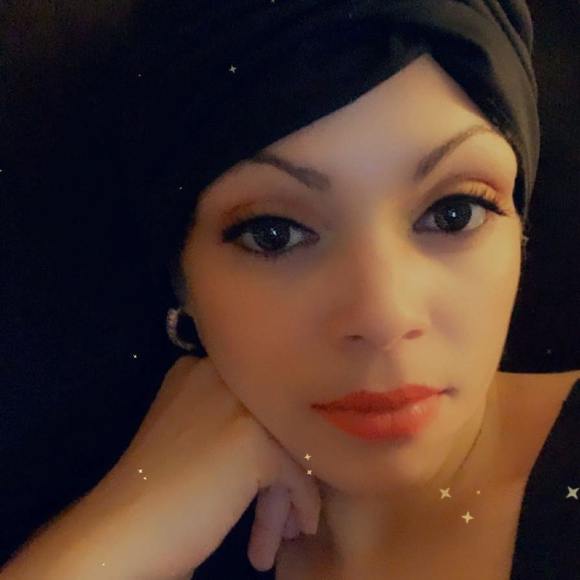 Profile Picture of Luz propia Poderoza (@poderoza) on Poshmark