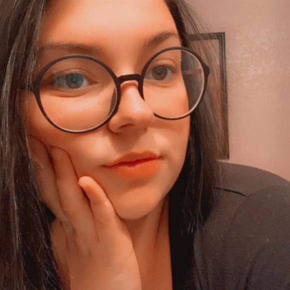Profile Picture of Brianna Fultz (@bribri2499) on Poshmark