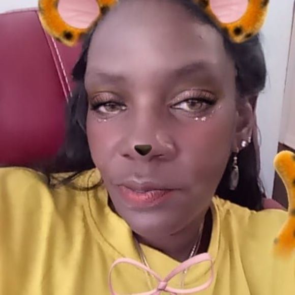 Profile Picture of Rita Murray (@rimurr65) on Poshmark