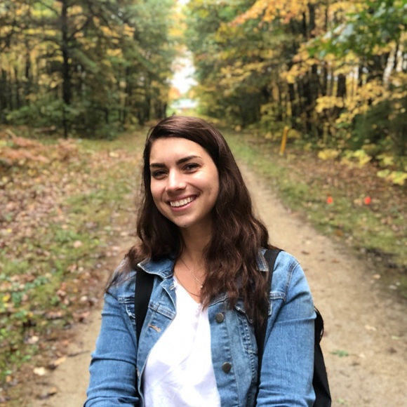 Profile Picture of Bree Robbins (@breezyrobbins) on Poshmark