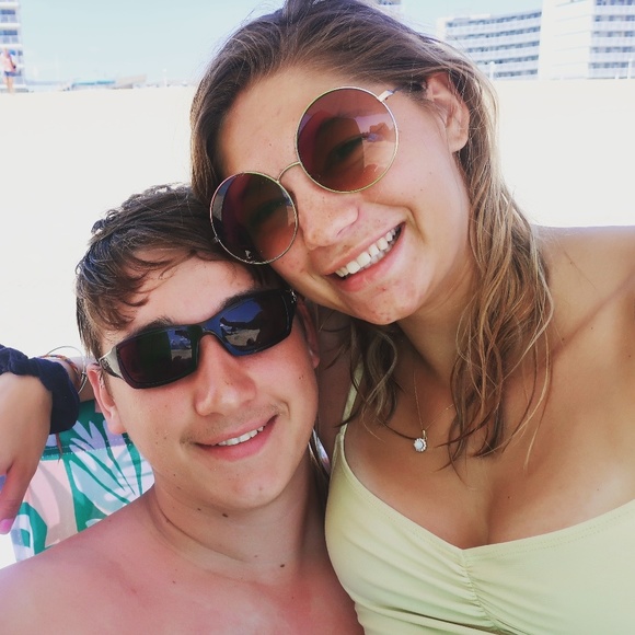 Alyssa Wilberger - Poshmark Profile Picture of Alyssa Wilberger (@alyssawilberger) on Poshmark