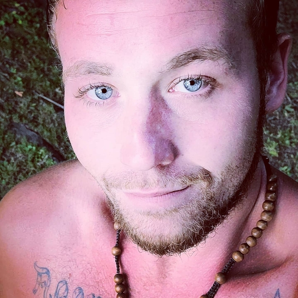 Profile Picture of Matthew Bellaus (@matthewbellaus) on Poshmark