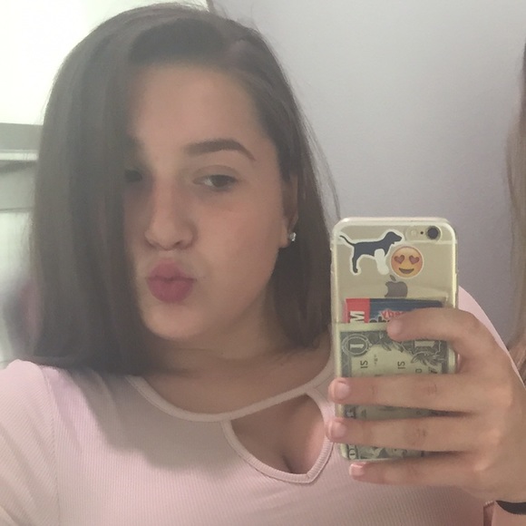 Profile Picture of Angelina Homick (@angelinahom) on Poshmark