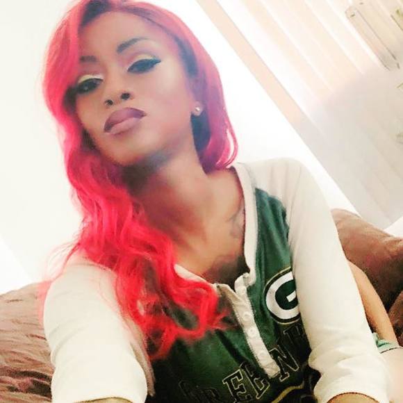 Profile Picture of Simone Key (@simonekey) on Poshmark